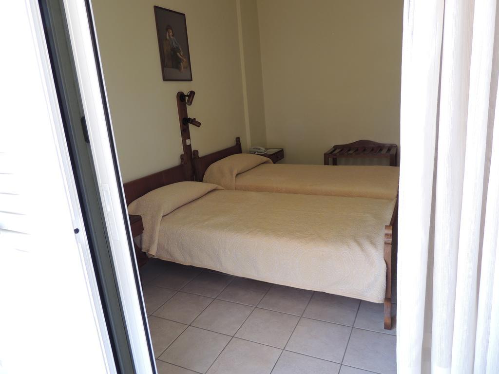 Miami Studios Loutra Aidhipsou Rum bild