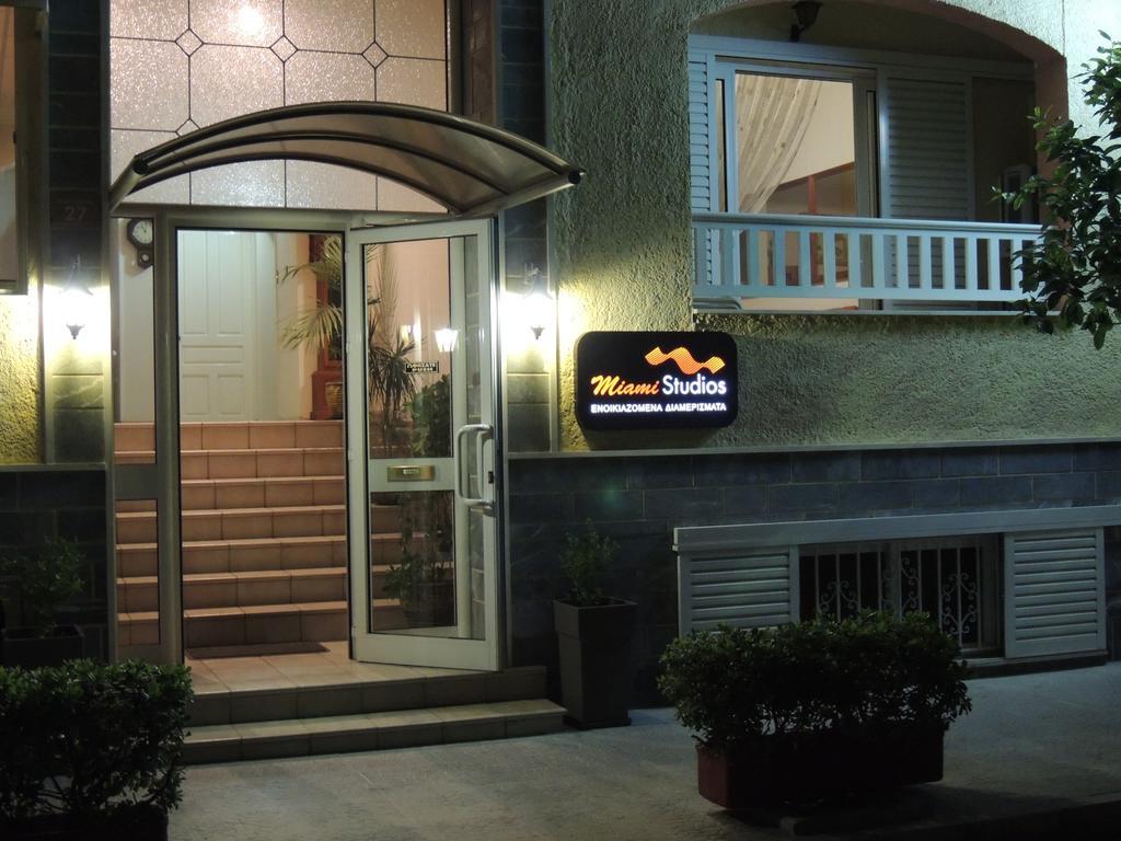 Miami Studios Loutra Aidhipsou Exteriör bild